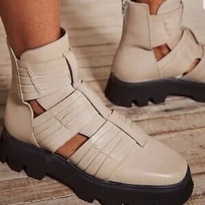 Free People NWOB Hydra Huarache Lug Boots Size 38 US 8 Leather Chunky Light Gray